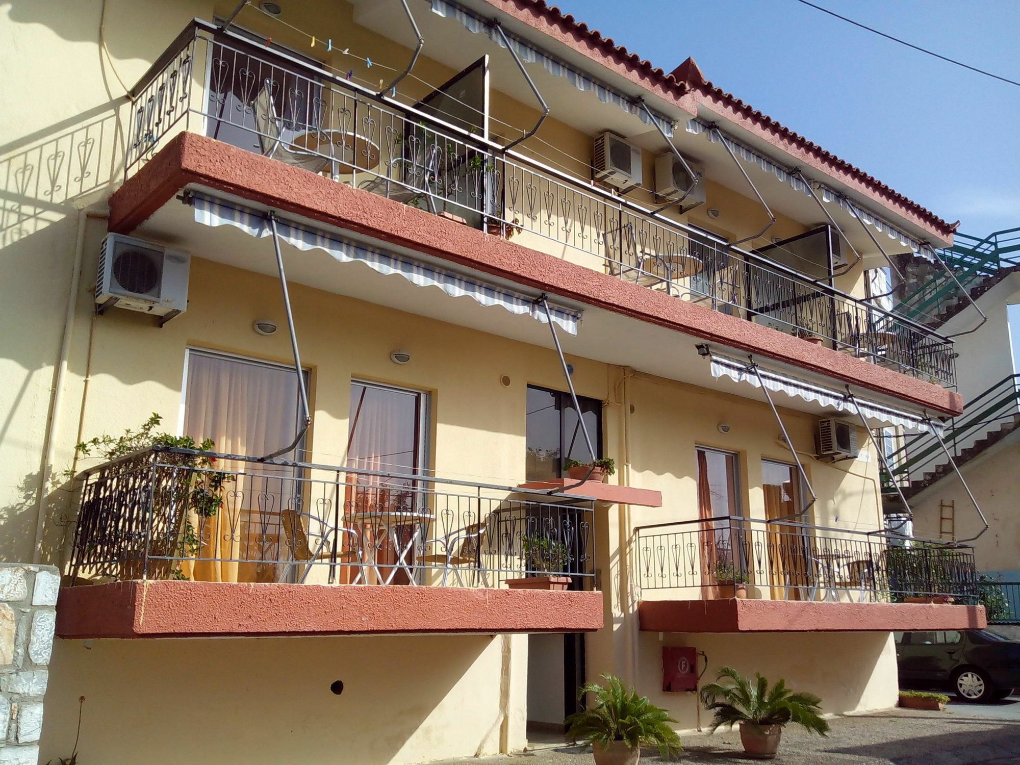 Katerina Apartments Kalamata Exterior foto